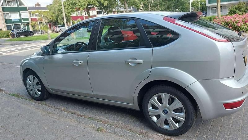 Grijs Gebruikt 2010 Ford Focus Stationwagen | € 2.200 (Eerlijke prijs) - Afbeelding 1/4