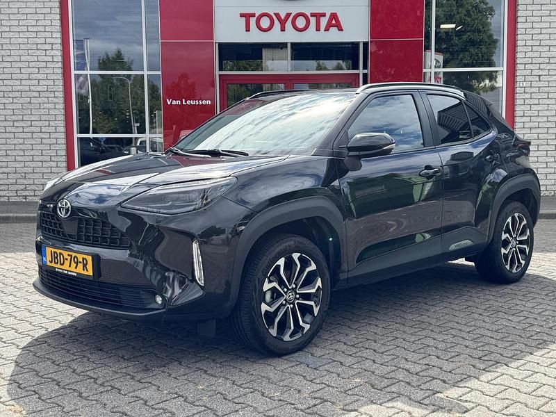 Zwart Gebruikt 2024 Toyota Yaris Cross Style SUV | € 28.900 (Eerlijke prijs) - Afbeelding 1/4