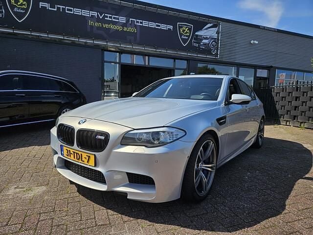 Grijs (metallic) Occasion 2012 BMW M5 M Sport Sedan | € 26.950 (Eerlijke prijs) - Afbeelding 1/4