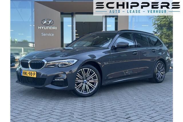Grijs Gebruikt 2022 BMW 320 M Sport Stationwagen | € 34.900 - Afbeelding 1/4