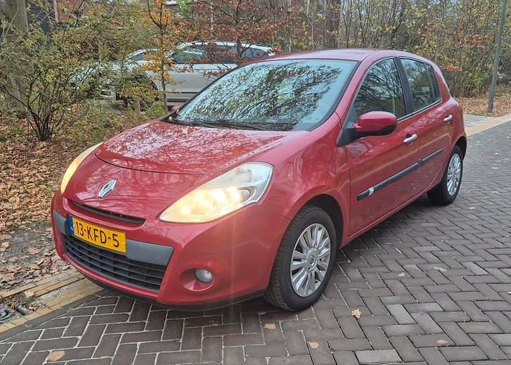 Gebruikt 2009 Renault Clio R.S. Hatchback | € 3.000 (Eerlijke prijs) - Afbeelding 1/4