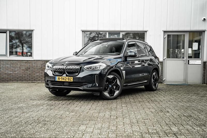Zwart (metallic) Occasion 2021 BMW iX3 Executive SUV | € 27.950 (Eerlijke prijs) - Afbeelding 1/4