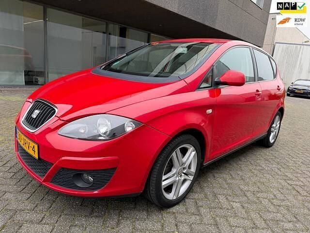 Rood Occasion 2009 Seat Altea Style MPV | € 2.249 (Goede deal) - Afbeelding 1/4