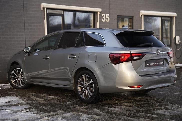 Occasion Toyota Avensis Executive 147 PK (108 kW) 2017 Grijs Stationwagen