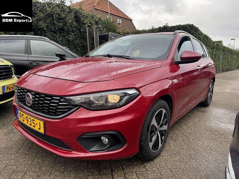 Occasion Fiat Tipo Business 120 PK (88 kW) 2017 Rood Stationwagen