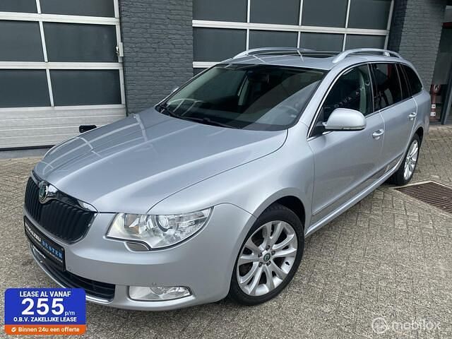 Zilver Gebruikt 2013 Skoda Superb Business Line Stationwagen | € 15.777 - Afbeelding 1/4