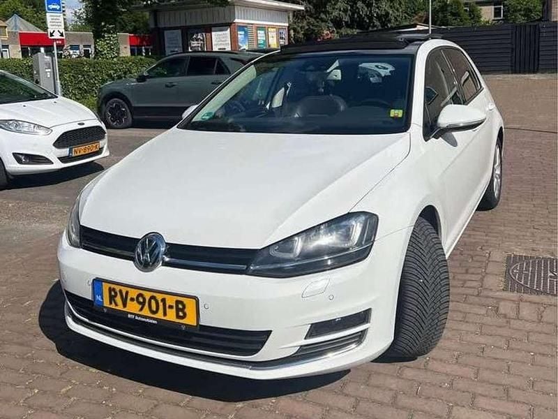 Wit Gebruikt 2014 VW Golf VII Highline Hatchback | € 13.500 (Iets duurder) - Afbeelding 1/4