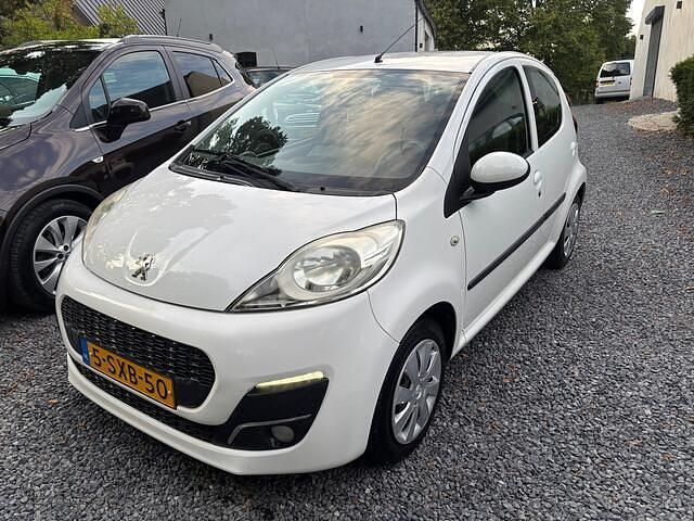 Wit Gebruikt 2013 Peugeot 107 Active Hatchback | € 3.750 (Goede deal) - Afbeelding 1/4