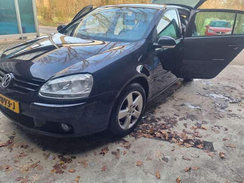 Zwart Gebruikt 2008 VW Golf VI Trendline Stationwagen | € 3.500 (Eerlijke prijs) - Afbeelding 1/4