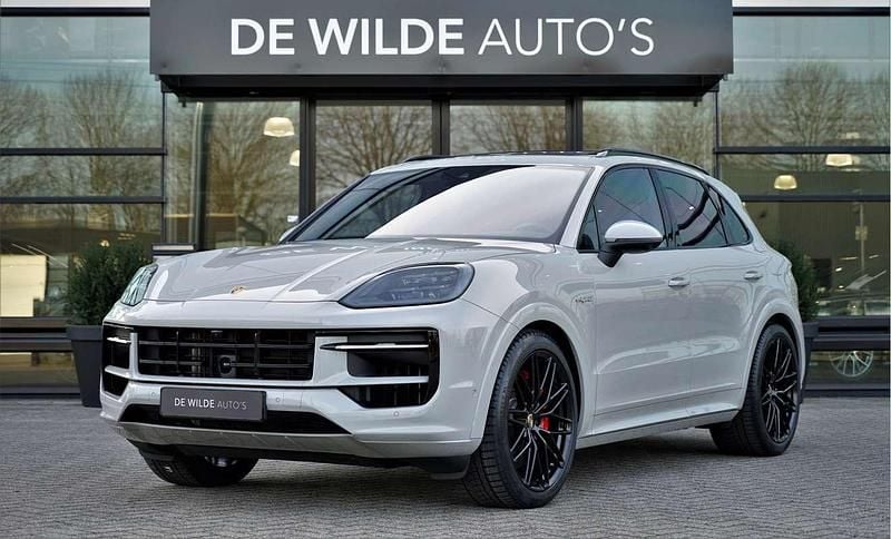 Grijs Occasion 2024 Porsche Cayenne SUV | € 119.900 (Goede deal) - Afbeelding 1/4