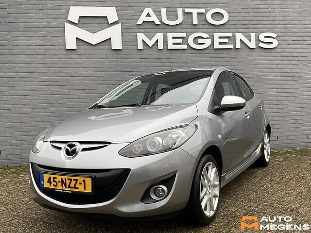 Grijs (metallic) Gebruikt 2011 Mazda 2 Hatchback | € 5.900 (Eerlijke prijs) - Afbeelding 1/4