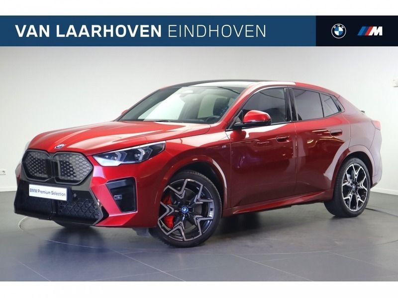 Fire rot (rood metallic) Gebruikt 2024 BMW iX2 Comfort Edition SUV | € 45.950 (Goede deal) - Afbeelding 1/4