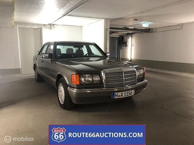 Grijs Gebruikt 1988 Mercedes 300 SE Sedan | € 6.000 - Afbeelding 1/4