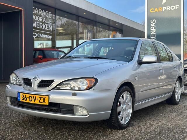 Grijs, metallic lak Gebruikt 2000 Nissan Primera Hatchback | € 4.950 - Afbeelding 1/4