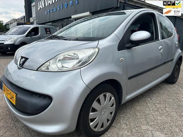 Grijs Gebruikt 2006 Peugeot 107 Hatchback | € 2.499 (Duur) - Afbeelding 1/4