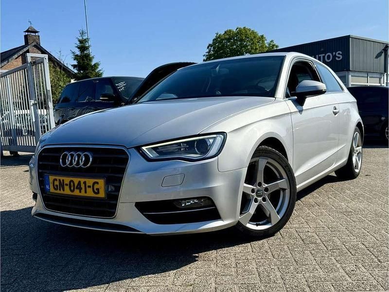 Grijs Gebruikt 2014 Audi A3 Ambition Hatchback | € 7.450 (Eerlijke prijs) - Afbeelding 1/4