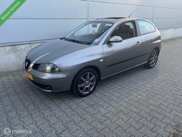 Grijs Occasion 2005 Seat Ibiza Sport Hatchback | € 1.699 (Goede deal) - Afbeelding 1/4