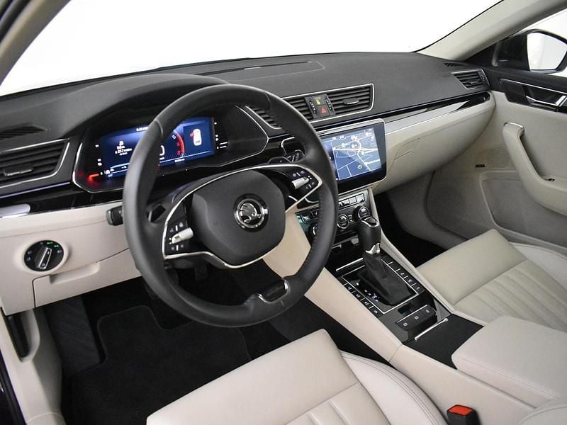 Occasion Skoda Superb LAURIN & KLEMENT 218 PK (160 kW) 2022 Zwart Stationwagen