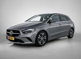 Grijs metallic Gebruikt 2024 Mercedes 180 Luxury Sedan | € 36.945 - Afbeelding 1/3