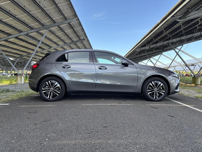 Occasion Mercedes A250 Business 218 PK (160 kW) 2025 Grijs Hatchback
