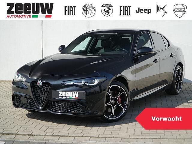 Zwart Occasion 2023 Alfa Romeo Giulia Competizione Sedan | € 52.900 (Eerlijke prijs) - Afbeelding 1/4