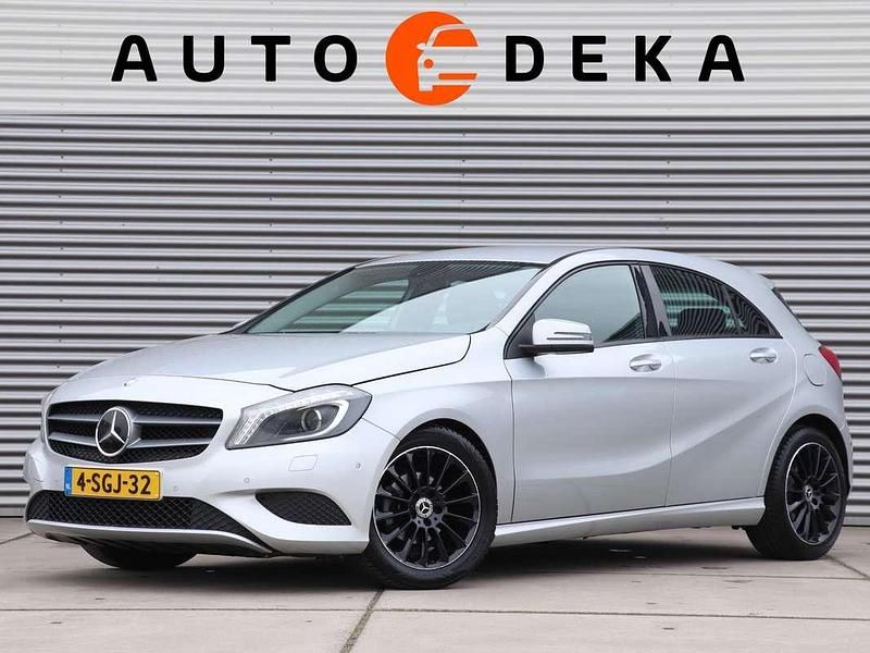 Grijs (metallic) Occasion 2013 Mercedes A180 Edition Hatchback | € 9.950 (Goede deal) - Afbeelding 1/4