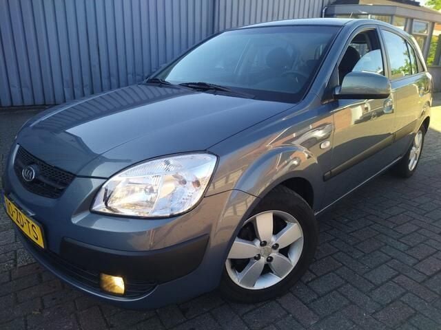 Grijs Gebruikt 2008 Kia Rio Hatchback | € 1.499 (Eerlijke prijs) - Afbeelding 1/4