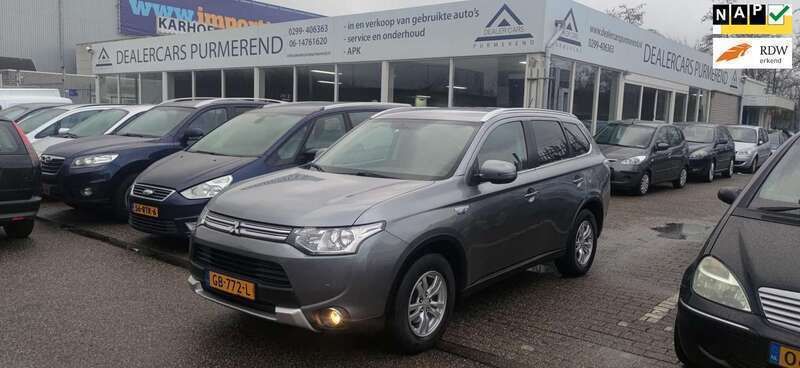 Grijs Gebruikt 2015 Mitsubishi Outlander P-HEV Edition SUV | € 9.450 (Super prijs) - Afbeelding 1/4