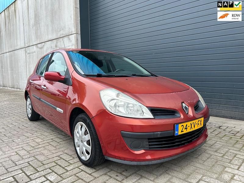Rood Gebruikt 2007 Renault Clio II Rip Curl Hatchback | € 1.499 (Super prijs) - Afbeelding 1/4