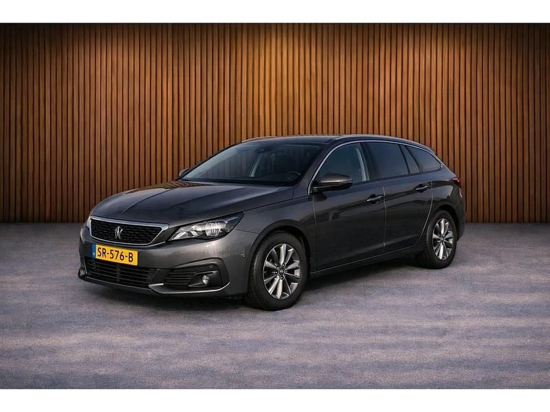 Grijs Occasion 2018 Peugeot 308 Stationwagen | € 8.950 (Eerlijke prijs) - Afbeelding 1/4