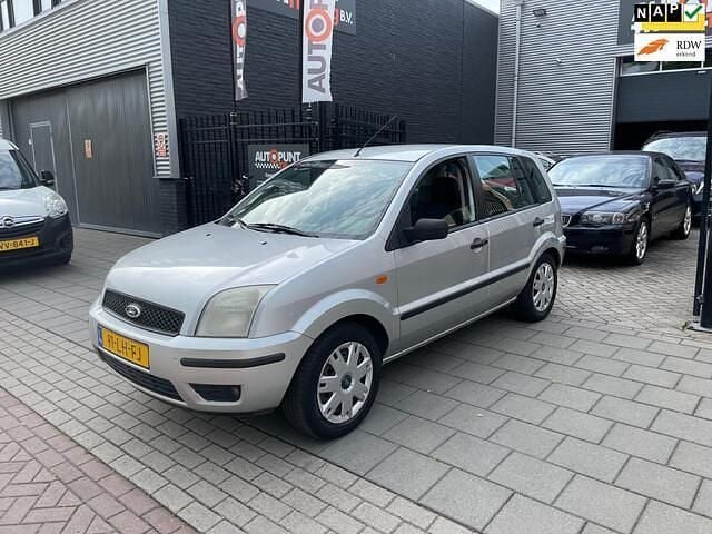Grijs, metallic lak Gebruikt 2003 Ford Fusion Trend MPV | € 1.499 (Eerlijke prijs) - Afbeelding 1/4