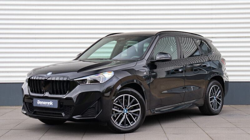 Zwart Gebruikt 2024 BMW X1 M Sport SUV | € 52.950 (Eerlijke prijs) - Afbeelding 1/4
