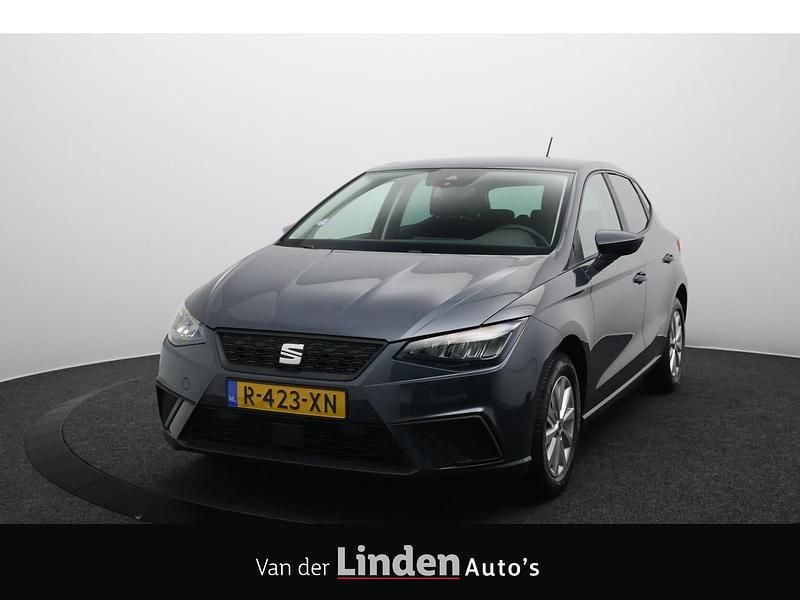 Grijs Gebruikt 2022 Seat Ibiza Business Hatchback | € 15.750 (Goede deal) - Afbeelding 1/4
