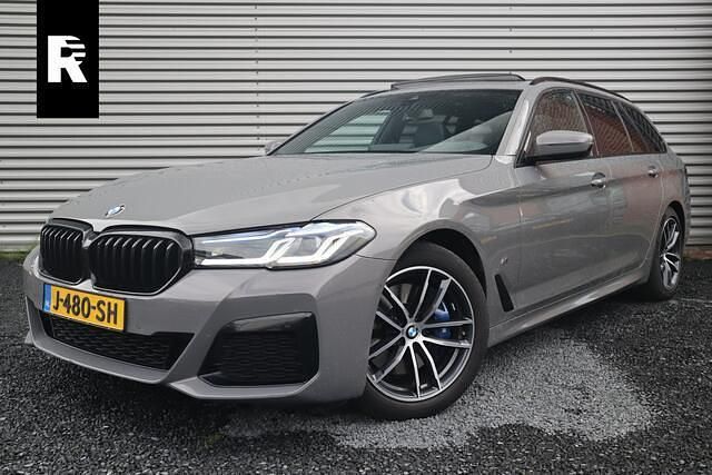 Grijs, metallic lak Gebruikt 2020 BMW 530 Executive Stationwagen | € 34.900 (Duur) - Afbeelding 1/4
