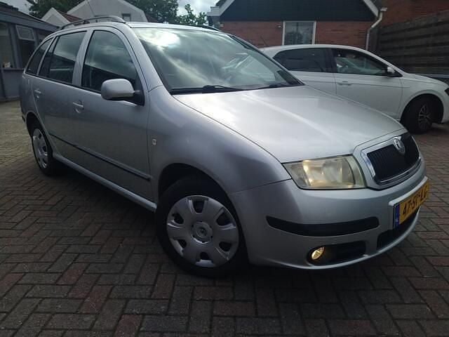 Grijs Gebruikt 2006 Skoda Fabia Stationwagen | € 1.199 (Eerlijke prijs) - Afbeelding 1/4