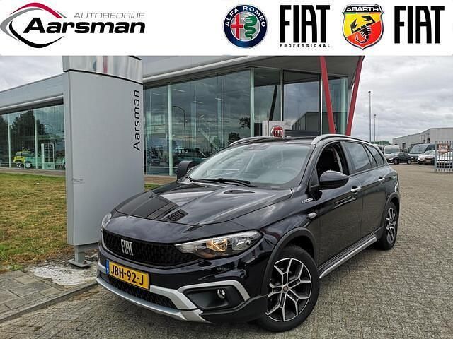 Zwart Gebruikt 2023 Fiat Tipo Cross Stationwagen | € 24.450 - Afbeelding 1/4