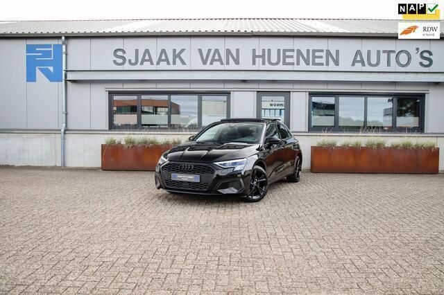 Zwart Gebruikt 2021 Audi A3 Sportback Advanced Hatchback | € 31.950 - Afbeelding 1/4