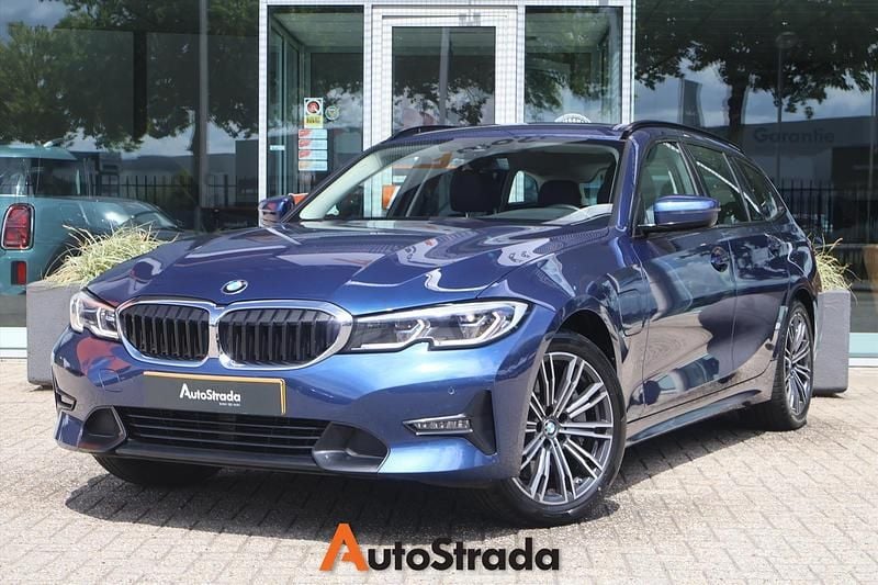 Blauw Gebruikt 2021 BMW 330e Stationwagen | € 26.895 (Goede deal) - Afbeelding 1/4