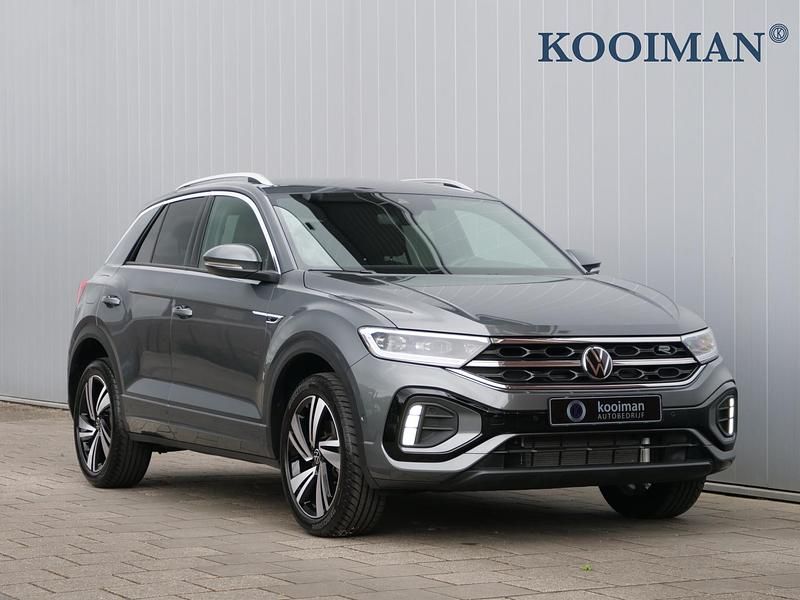 Grijs, metallic lak Gebruikt 2025 VW T-Roc R-line Edition SUV | € 39.895 (Duur) - Afbeelding 1/4
