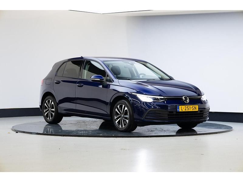 Blauw Occasion 2020 VW Golf VIII Life Hatchback | € 19.450 (Eerlijke prijs) - Afbeelding 1/4