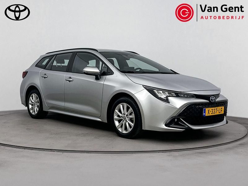 Grijs Gebruikt 2023 Toyota Corolla Active Stationwagen | € 26.499 (Eerlijke prijs) - Afbeelding 1/4