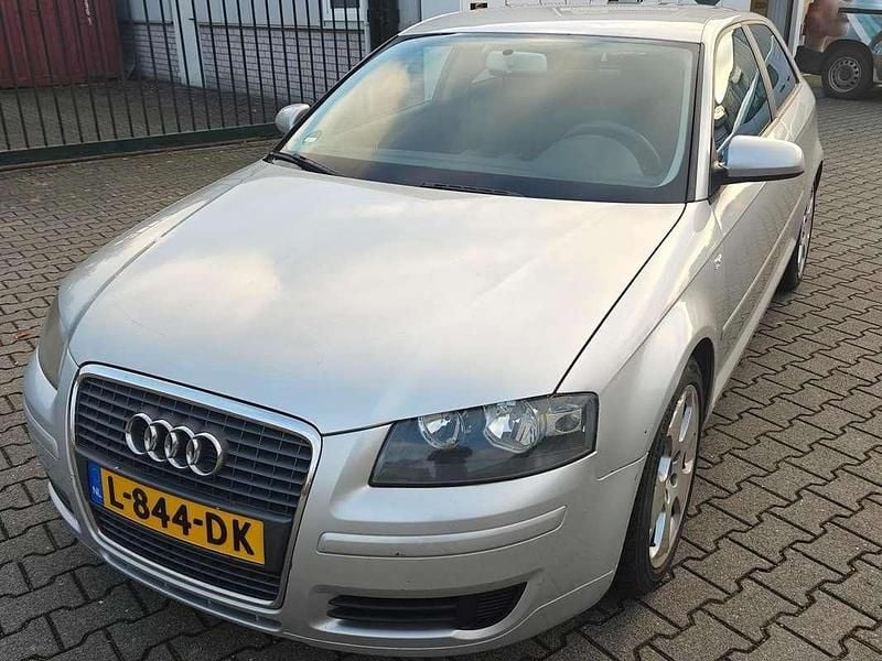 Zilver Occasion 2006 Audi A3 Attraction Hatchback | € 2.500 (Super prijs) - Afbeelding 1/4