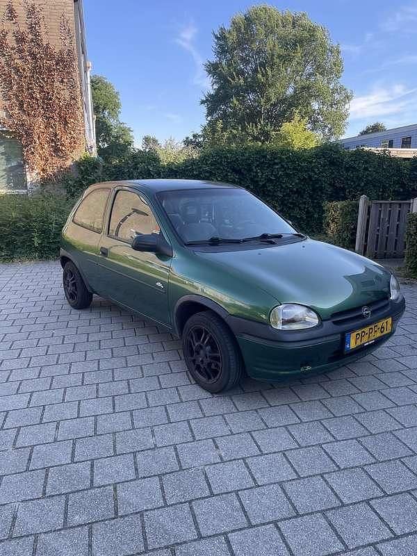Gebruikt 1996 Opel Corsa Swing Sedan | € 850 (Eerlijke prijs) - Afbeelding 1/4
