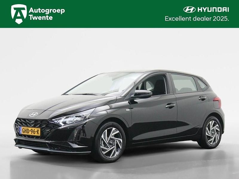 Zwart Gebruikt 2024 Hyundai i20 Comfort Hatchback | € 20.750 (Eerlijke prijs) - Afbeelding 1/4