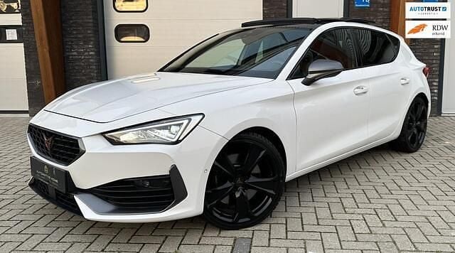 Wit Gebruikt 2022 Cupra Leon VZ3 Hatchback | € 35.495 (Eerlijke prijs) - Afbeelding 1/4