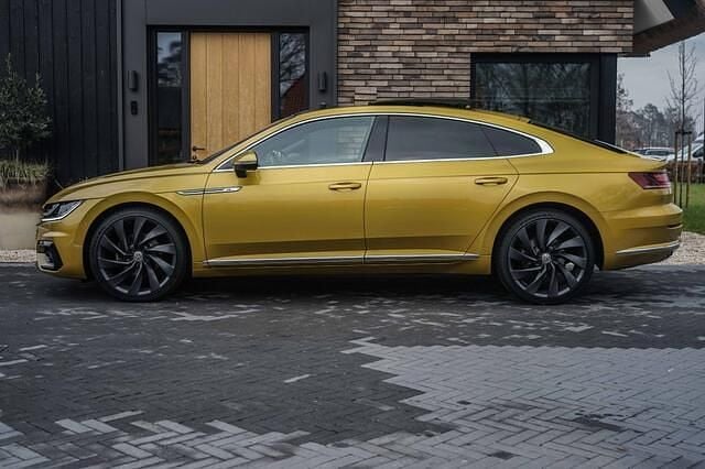 Occasion VW Arteon R-line 150 PK (110 kW) 2019 Geel (metallic) Hatchback