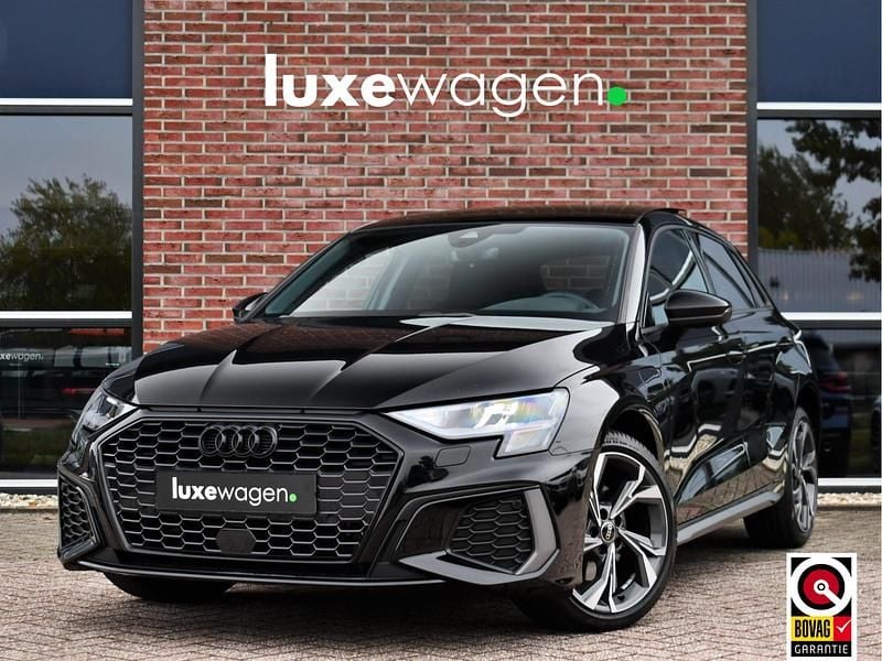 Zwart Gebruikt 2022 Audi A3 Sportback e-tron S-Line Sedan | € 31.900 (Super prijs) - Afbeelding 1/4
