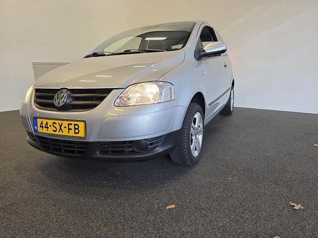 Grijs Gebruikt 2006 VW Fox Trendline Hatchback | € 1.490 (Goede deal) - Afbeelding 1/4