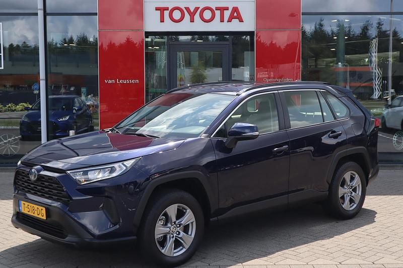 Blauw Occasion 2023 Toyota RAV4 Hybrid SUV | € 35.999 (Super prijs) - Afbeelding 1/1