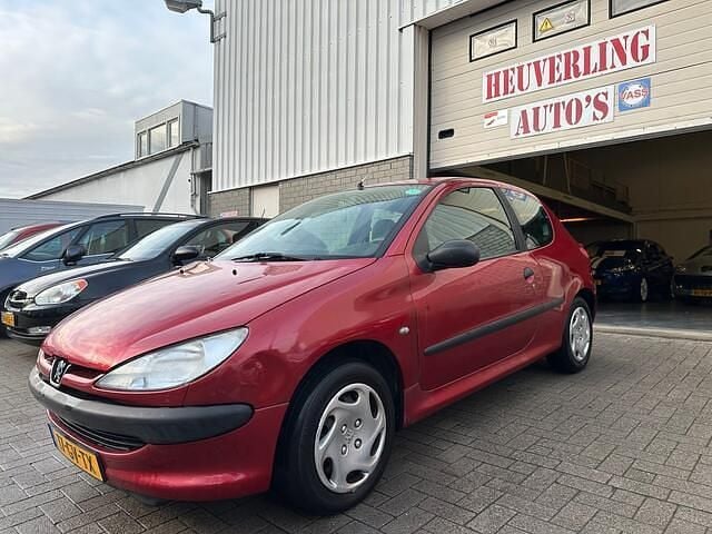 Rood Gebruikt 2001 Peugeot 206 Hatchback | € 499 (Goede deal) - Afbeelding 1/4